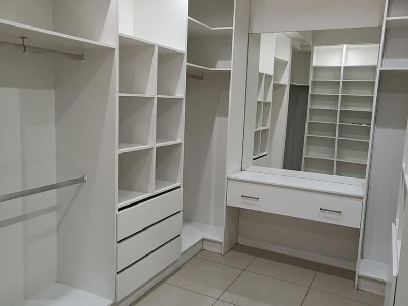 Beautifully renovated double-storey house - Photo 8