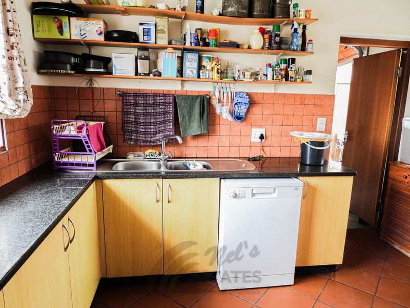 Central home with lots of space - Photo 9