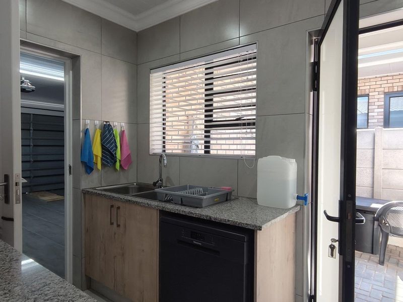 Single Level 3 Bedroom Duet Home For Sale in Island View, Mossel Bay - Photo 8