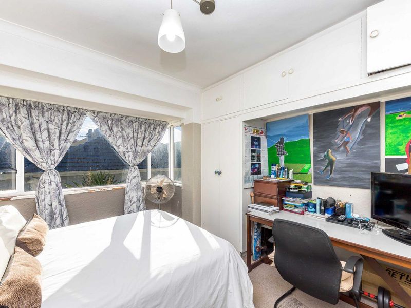 Spacious two bedroom home with leafy outlook in excellent location - Photo 6