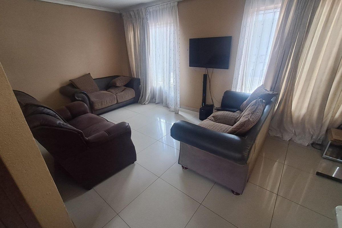 3 BEDROOM HOUSE WITH 6 FLATLETS IN EBONY PARK EXT 6 - Photo 5