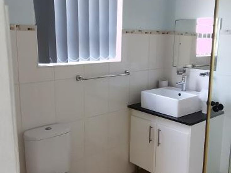 Stylish 3-Bed Townhouse in Cosmos Villas - Available 15 April 2026! - Photo 9