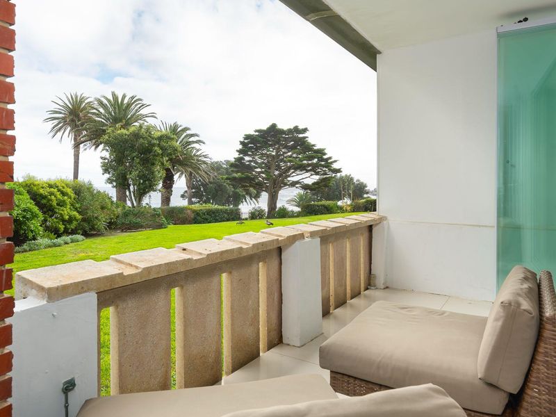Beach Front Apartment - Photo 5