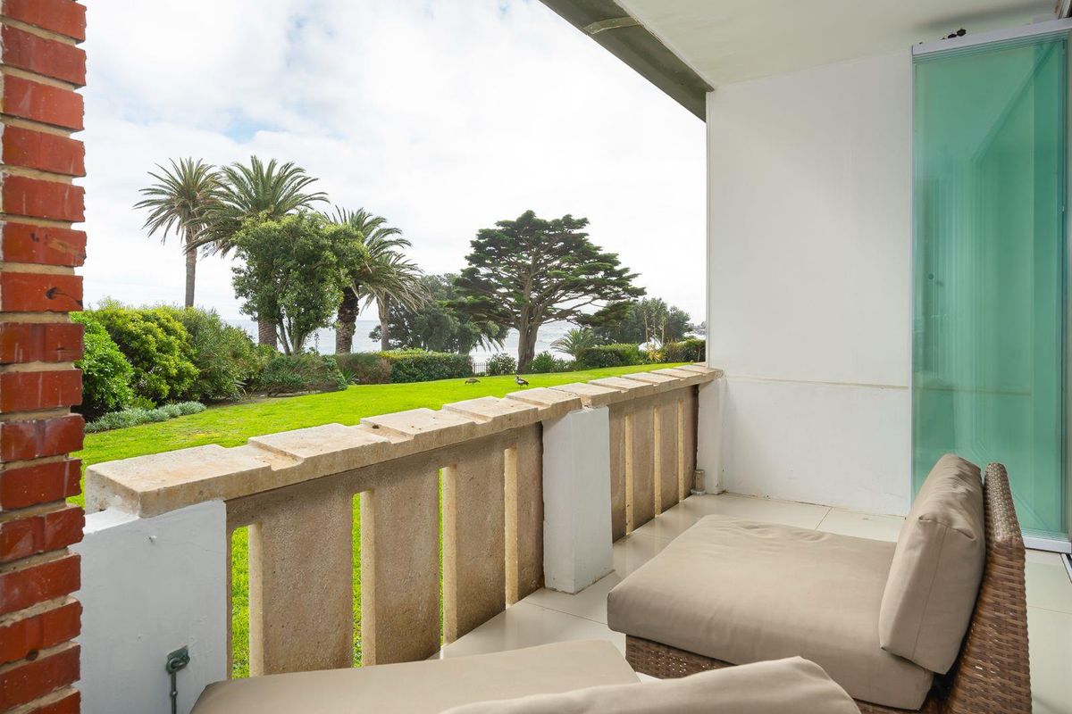 Beach Front Apartment - Photo 5