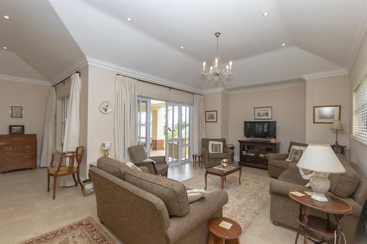 Charming three-bedroom home - Photo 5
