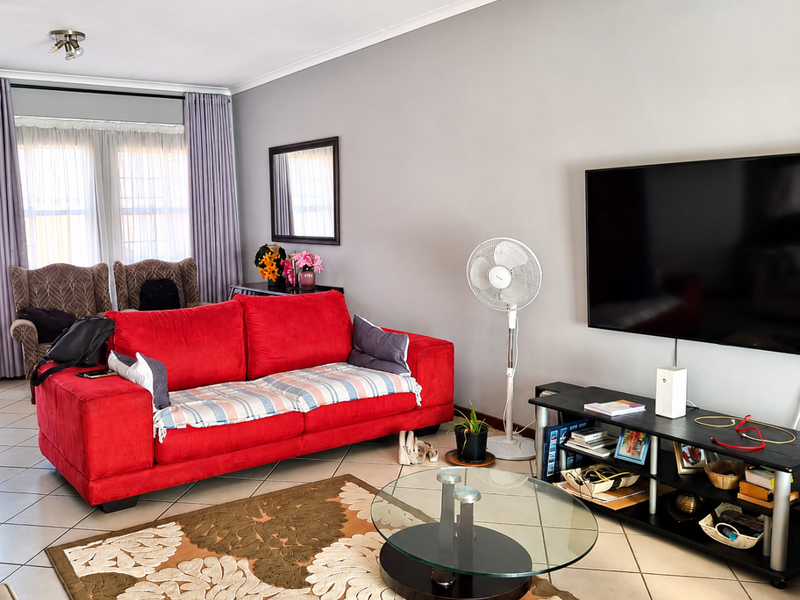 2 BEDROOM TOWNHOUSE WITH SPLASH POOL TO RENT IN EQUESTRIA ESTATE – OVERBERG COMPLEX - Photo 2