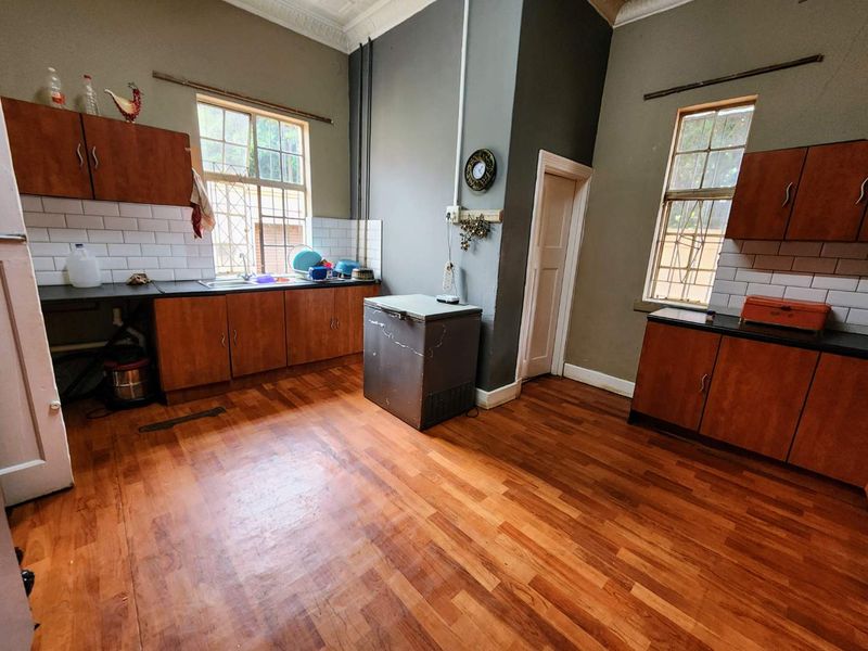Unbeatable Versatility: High-Exposure Property Perfect for Business or family home - Photo 7