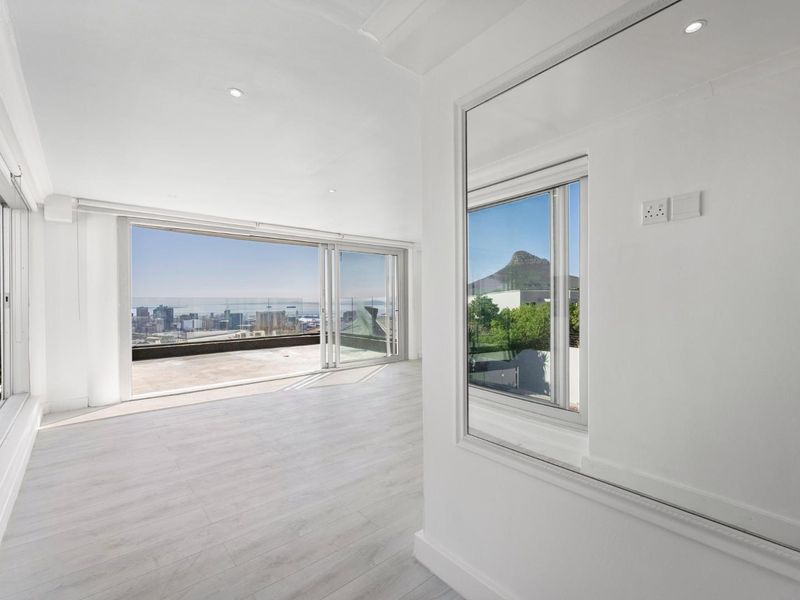 Magnificent Newly Renovated Family Home in Upper Vredehoek. - Photo 6