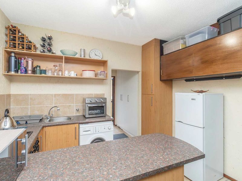 ☀️ Bachelor Bliss with a Balcony You’ll Use All Year Round! - Photo 9