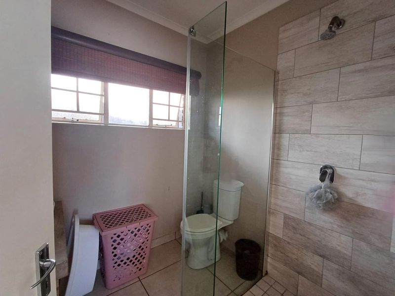 Perfect for the Young Professional or Single Tenant – Cozy, Convenient Living on Republic Road - Photo 9