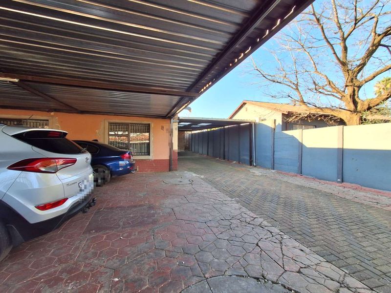 Three bedrooms house with an extra income of R31 000 for sale in Silverton - Photo 10