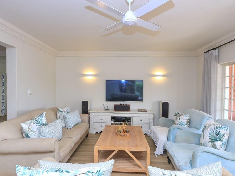 Immaculate, 4 Bedroom Family Home - Photo 6
