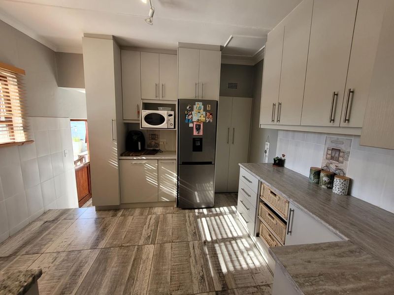 3 Bedroom House  with Flatlet For Sale George South - Photo 9