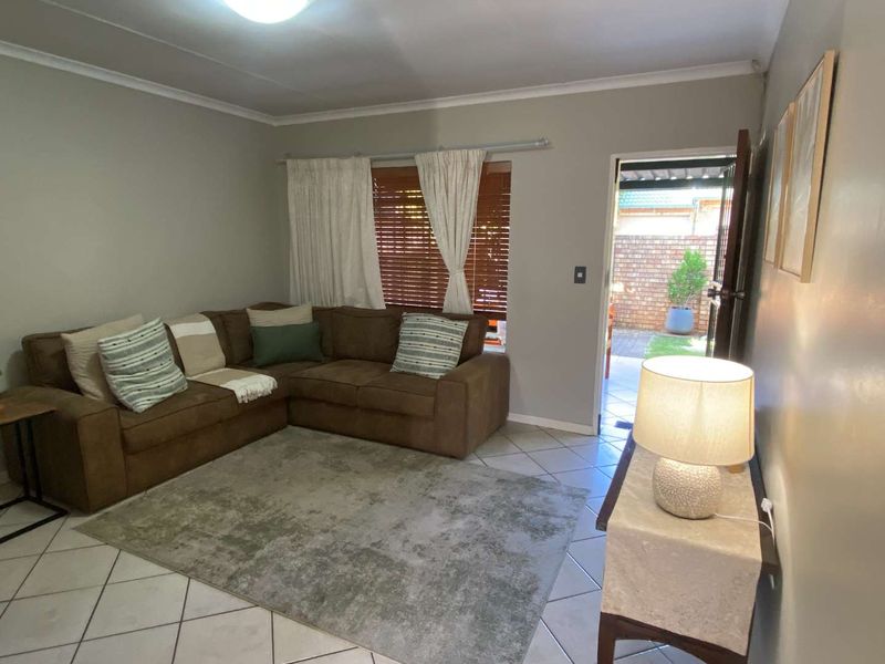 2 Townhouse for Sale in Highveld. - Photo 10