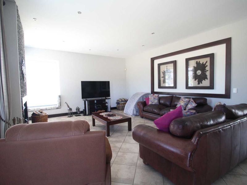 4 Bedroom Home with 2 Flats & Ocean Views Near Platz Am Meer Mall - Photo 8