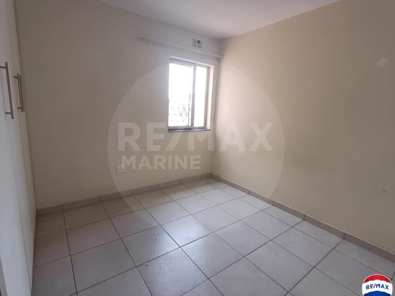 Spacious 3-Bedroom Apartment with Carport – No Pets Allowed - Photo 6