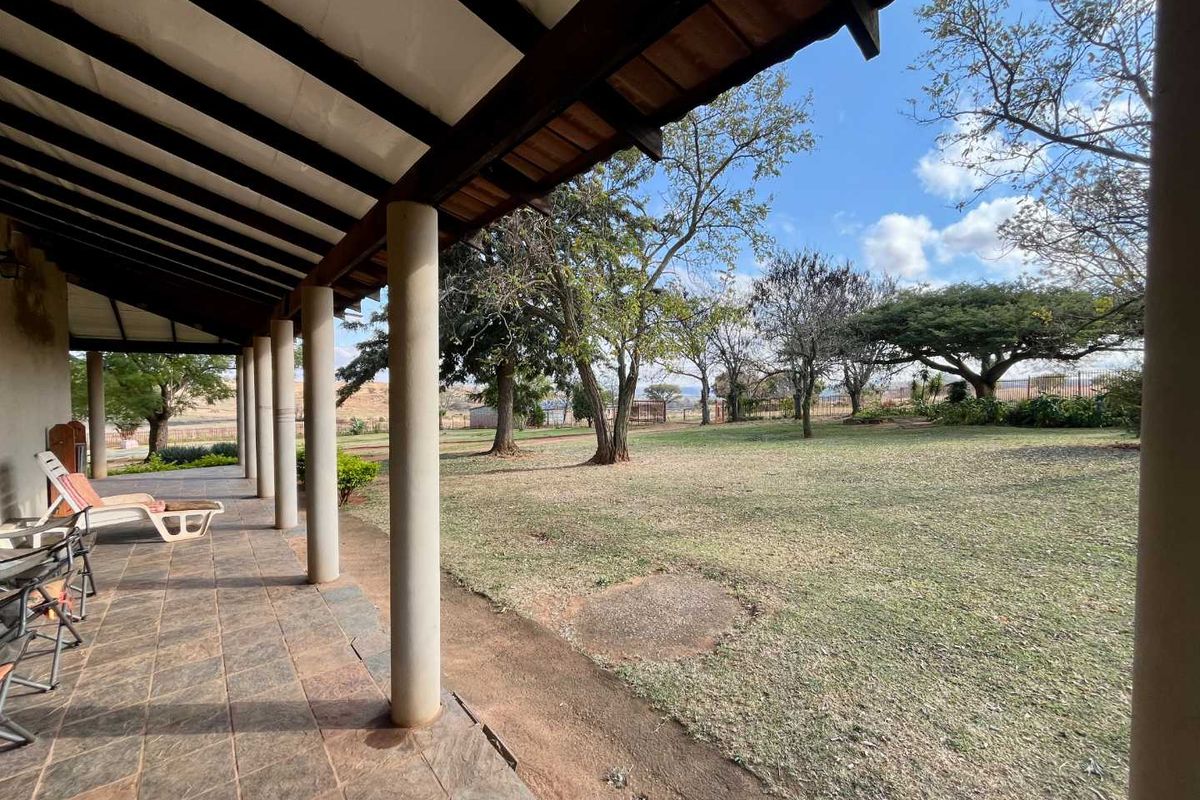 Country Living Meets City Convenience: Exceptional Mnandi Smallholding - Photo 2