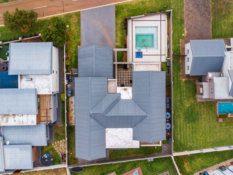 Luxury Family Living in The Hills Game Reserve Estate - Photo 4