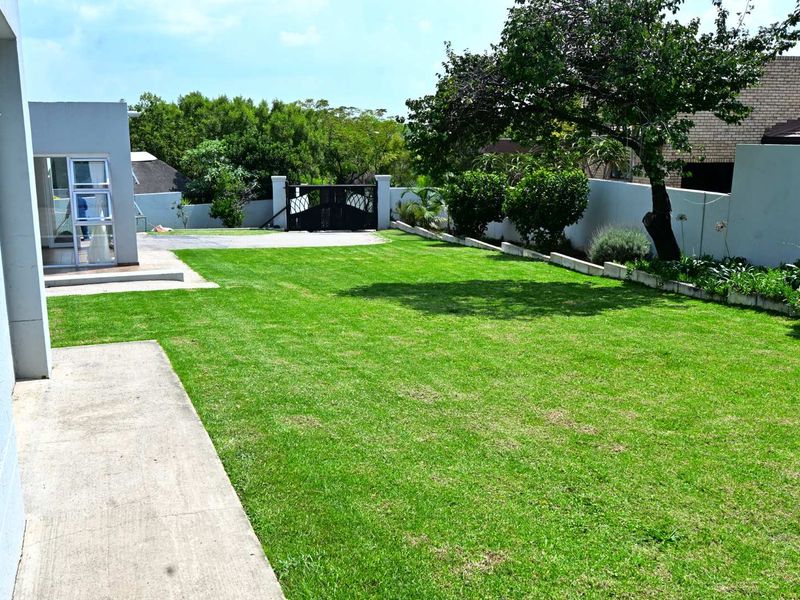 Charming 3 Bedroom Home in Excellent Estate - Photo 2