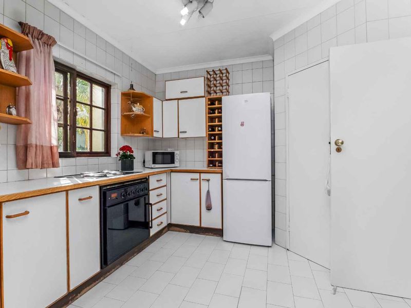 A Delightful Cluster Home In Sought After Lanzerac Situated On A Corner Stand - Photo 9