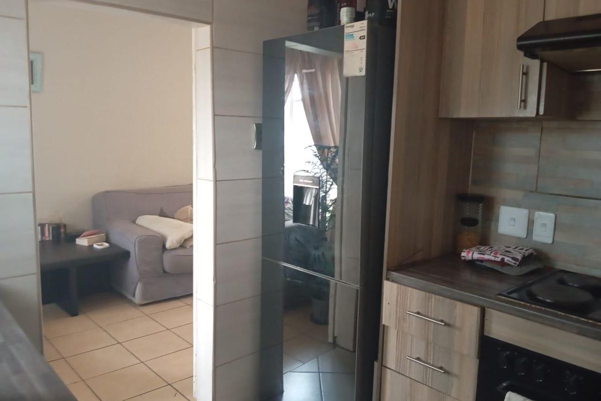 Walking distance to Dischem & major schools! - Photo 3