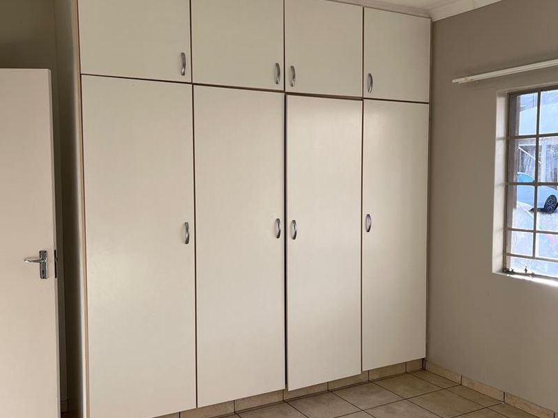Townhouse For Sale In Pionierspark - Photo 4