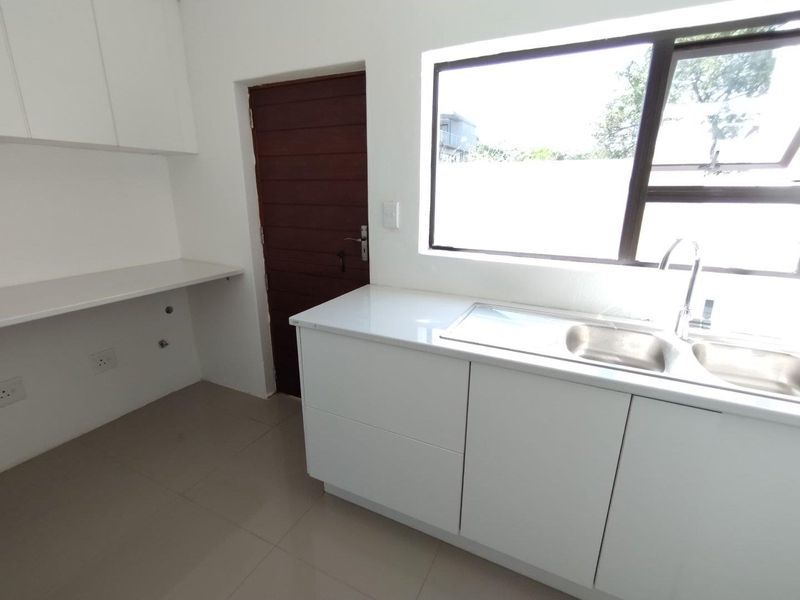 Family house with a lot of fresh air and light - Photo 3