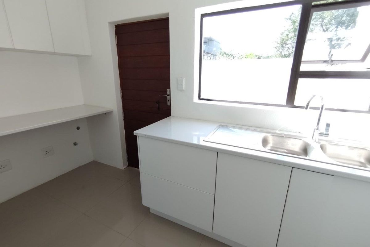 Family house with a lot of fresh air and light - Photo 3