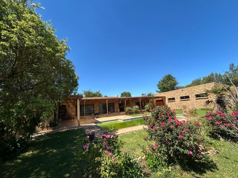 Stunning 5-Bedroom Luxury Home with Business Potential in Benoni AH - Photo 2