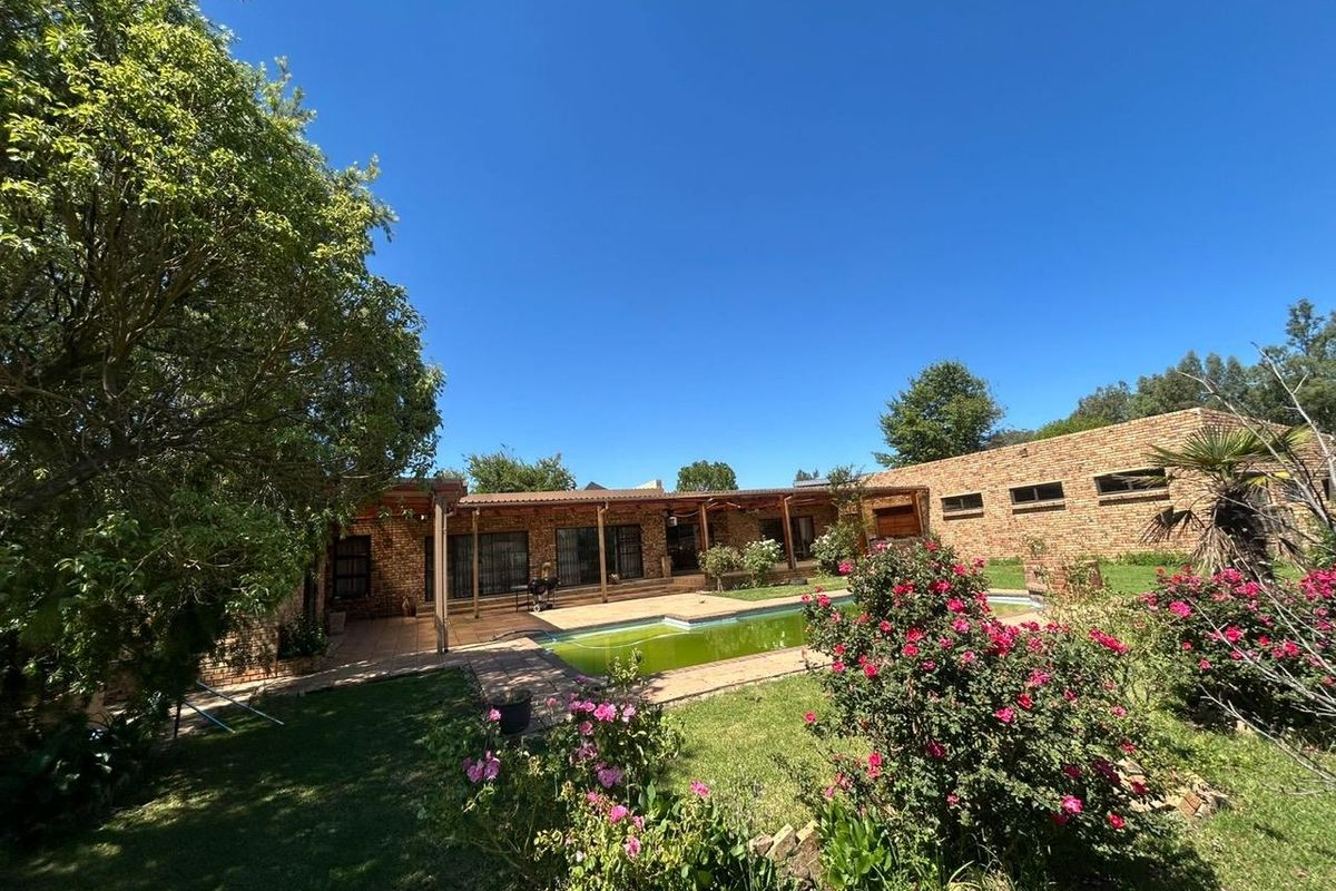 Stunning 5-Bedroom Luxury Home with Business Potential in Benoni AH - Photo 2