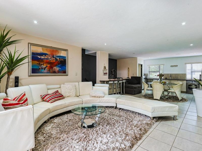 Elegant 2 Bedroom Home for Sale in Lombardy Estate - Photo 6