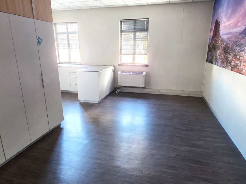 Offices in AAA-Grade Complex in Constantia - Photo 10