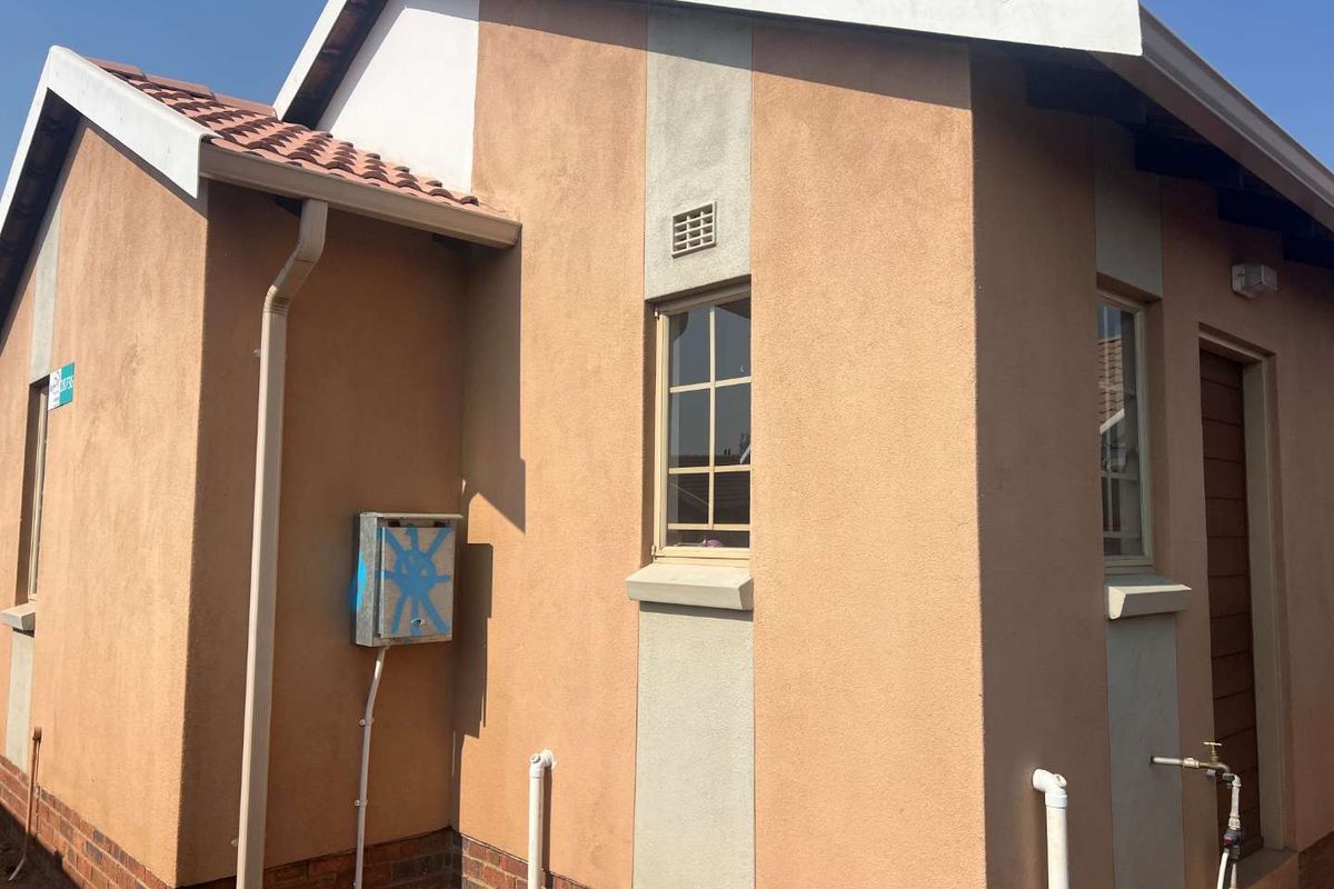Brand new property in a quiet complex - Photo 3