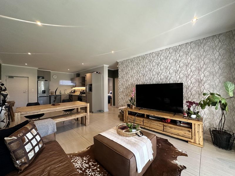 VERY PRIVATE AND MODERN 2 BEDROOM GROUND FLOOR UNIT IN BRYANSTON FOR RENT!! - Photo 3