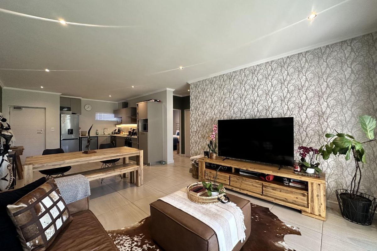VERY PRIVATE AND MODERN 2 BEDROOM GROUND FLOOR UNIT IN BRYANSTON FOR RENT!! - Photo 3