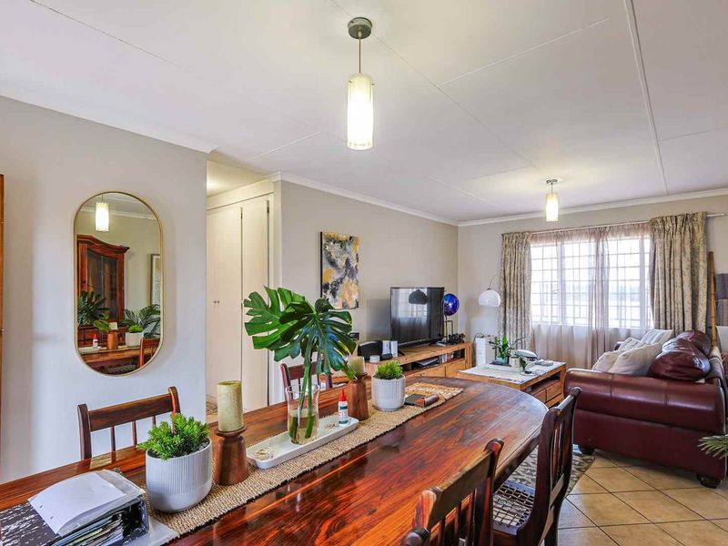 Immaculate 2 Bedroom Apartment with Scenic Views in The Wilds Security Estate - Photo 5