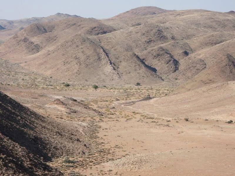Spacious game farm in the far South of Namibia – perfectly located 266km from Keetmanshoop in the direction of Noordoewer, and only 20km from the main road. - Photo 2