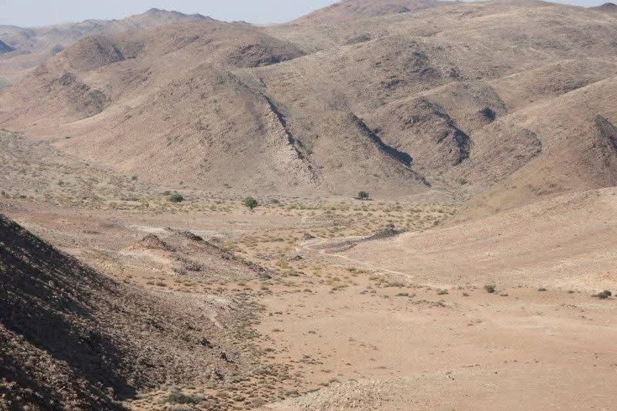 Spacious game farm in the far South of Namibia – perfectly located 266km from Keetmanshoop in the direction of Noordoewer, and only 20km from the main road. - Photo 2