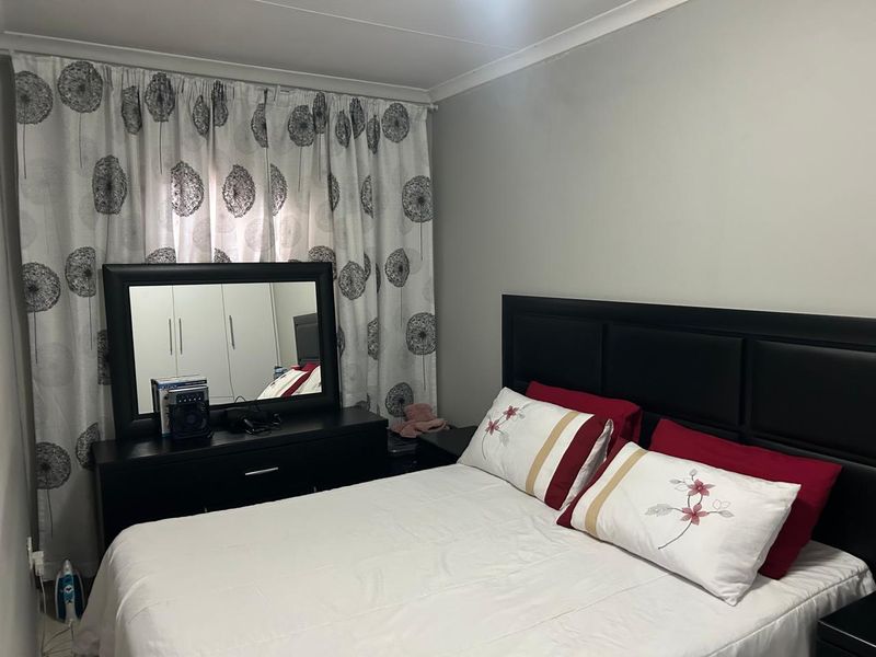 Clayville R 960 000-2 Bed family home - Photo 9