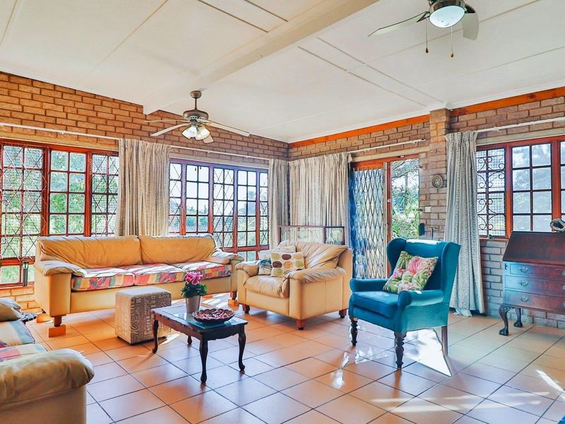 Charming 3 Bedroom Beachside Home & 1 Cottage & 1 Incomplete Cottage in Widenham, Umkomaas - Photo 4