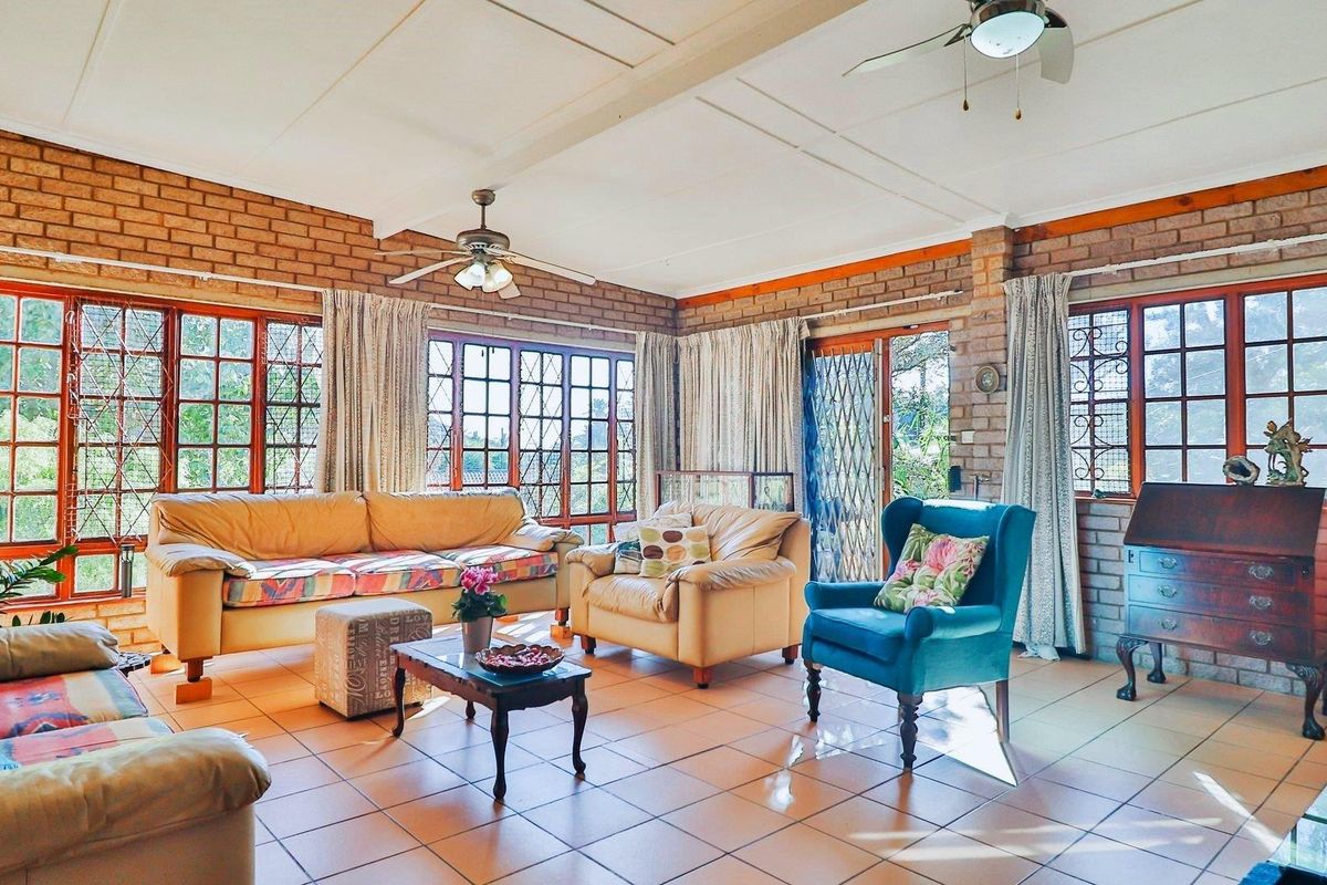 Charming 3 Bedroom Beachside Home & 1 Cottage & 1 Incomplete Cottage in Widenham, Umkomaas - Photo 4