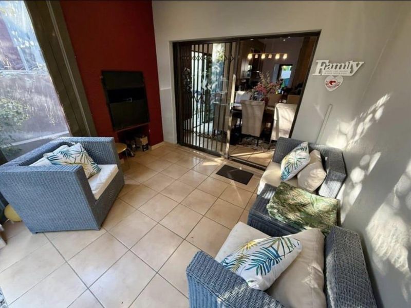 3 Bedroom House For Sale - Photo 4