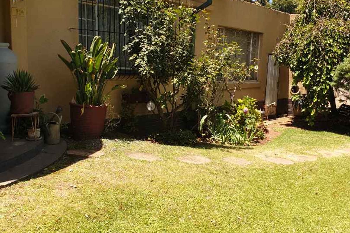 Large home in Selection Park - Photo 4