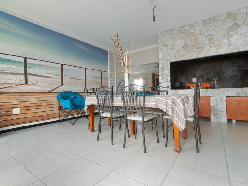 Ultimate Entertainer’s Home - Photo 7