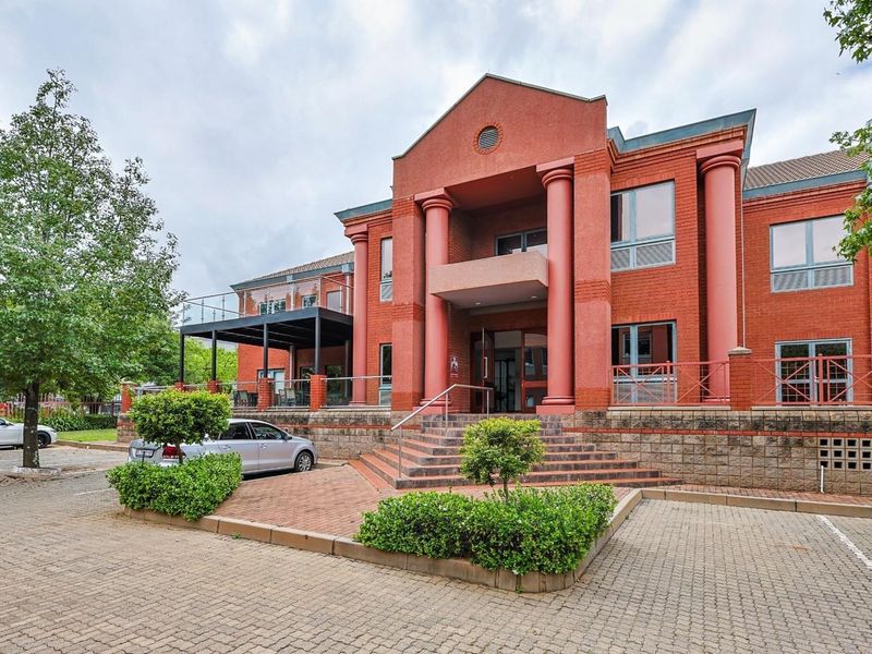 Prime Business Address: 215m2 Ground-Floor Suite with Unrivaled N1 Frontage & Connectivity - Photo 4