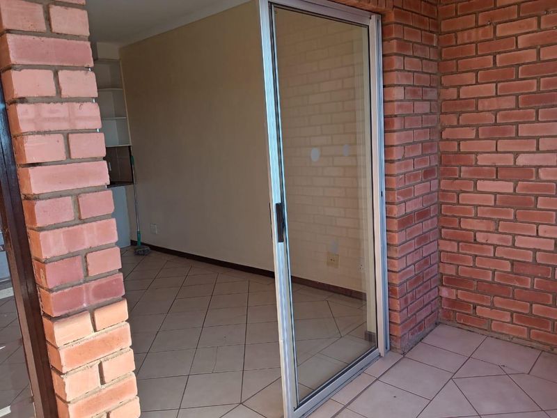 2 Bedroom Apartment/Flat For Sale in Karenpark - Photo 3