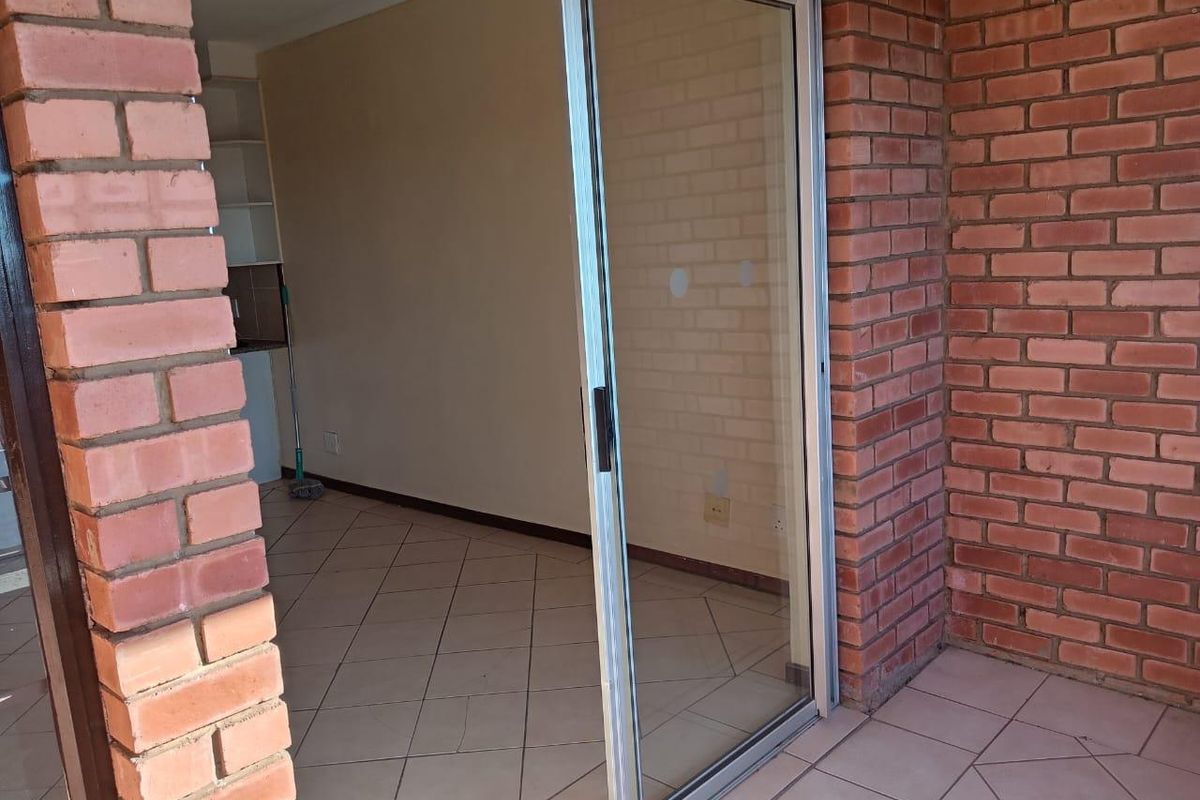 2 Bedroom Apartment/Flat For Sale in Karenpark - Photo 3