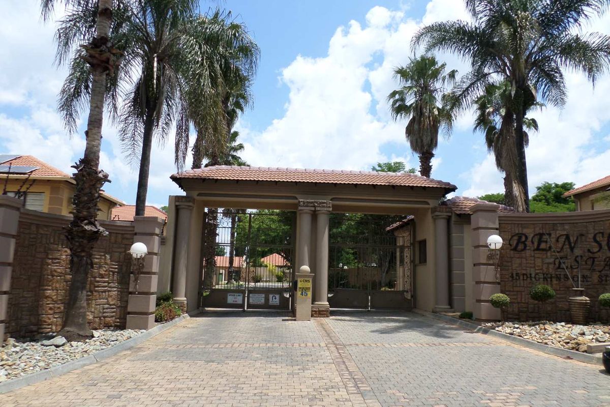 Upmarket Townhouse - Photo 4