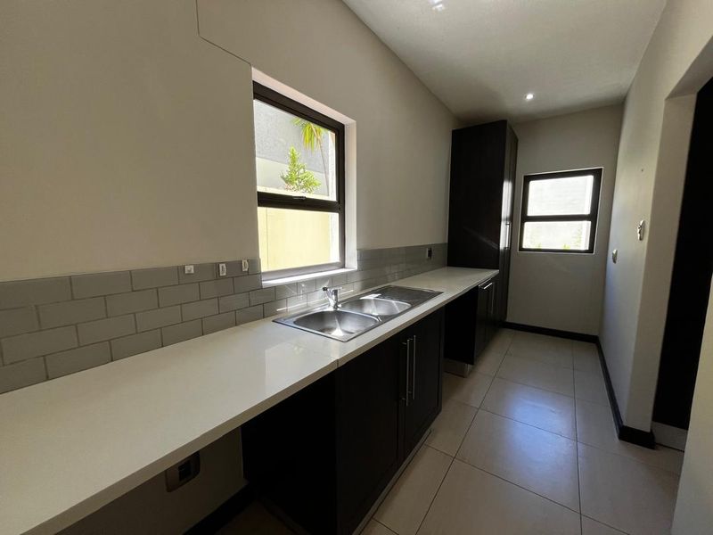 Exclusive Townhouse For Sale - Photo 8