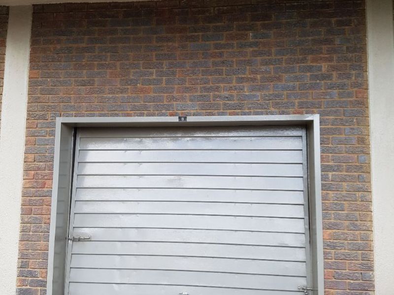 Live in Silverton's Heart: Spacious 2.5 Bed Apartment Awaits! - Photo 10